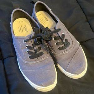 TOMS Canvass Lace Up Sneaker